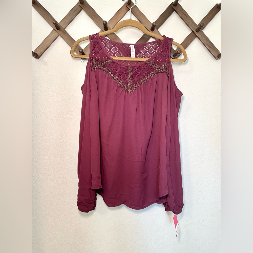 Target open shoulder blouse L